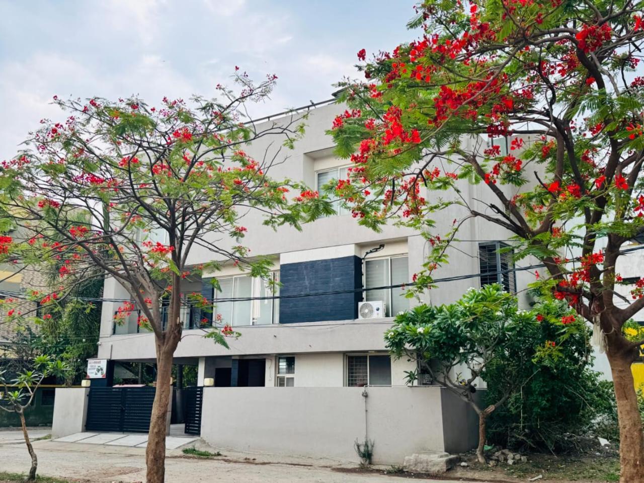 Gulmohar Villa インドール エクステリア 写真